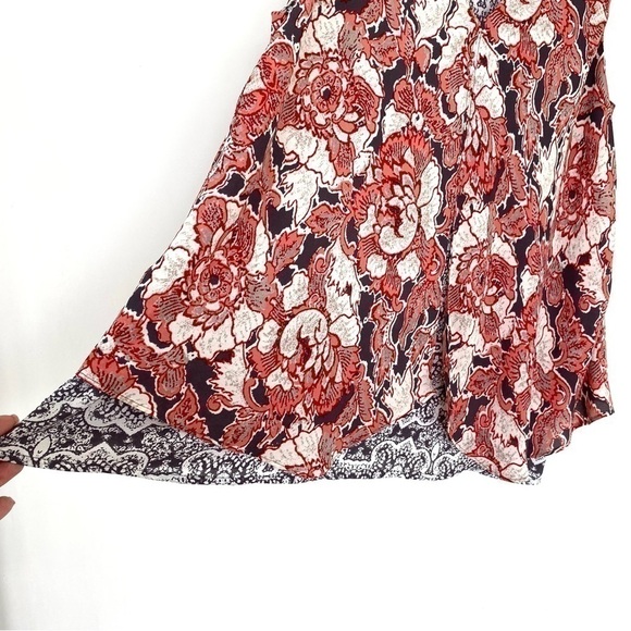 Lucky Brand tank top with v-neckline, loose &  flowy fit - Picture 7 of 9